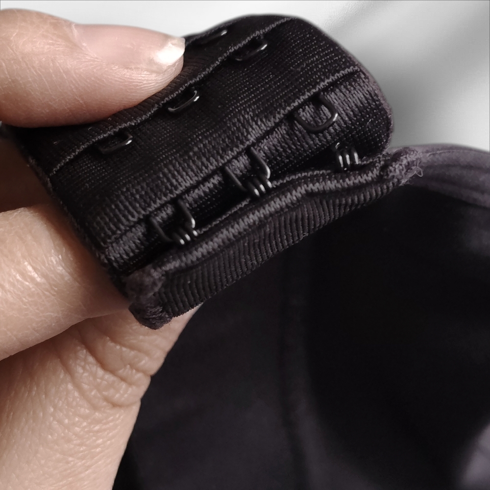 Under Armour Black Cross-Strap Low-Impact Sports Bra - Picture 7 of 7